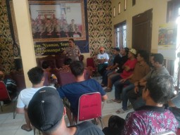 Polisi Tenangkan Warga Kepohagung, Kantor Desa di Tuban Tak Jadi Disegel