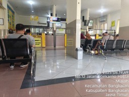 Bangun Kepercayaan Publik, Samsat Bangkalan Berikan Pelayanan Ramah dan Humanis