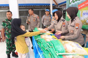 Dukung Stabilitas Harga Pangan Polres Malang Gelar Bazar Murah Warga Sambut Antusias