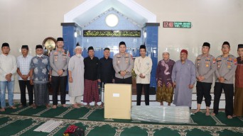 Kapolres Nganjuk Safari Jumat di Masjid Al-Muttaqien, Sosialisasikan Layanan Hotline dan Lapor Kapolres