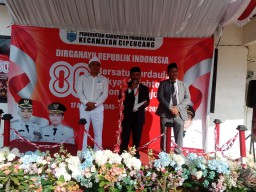Upacara HUT RI Ke-80 DI Kecamatan Cipeucang Berlangsung Lancar