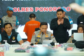 Polres Ponorogo Ungkap Produksi Obat Ilegal, Ribuan Botol Diamankan