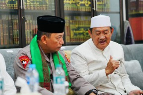 Kapolri Temui Gus Ubed di Ponpes Langitan Jatim, Jaga Silaturahmi dengan Ulama