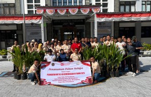 85 Pohon Kelapa Ditanam di Lapas Narkotika Pamekasan, Simbol Kemerdekaan yang Bermanfaat