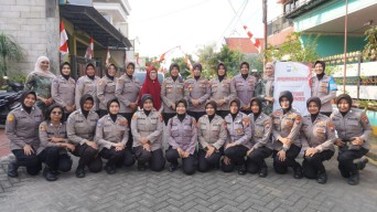Jelang HUT Polwan Ke-77, Polwan Polres Bangkalan Lakukan Anjangsana Ke Purnawirawan Polwan