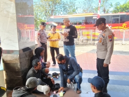 Marak Percaloan: Polsek Waru Gelar Razia di Terminal Purabaya, 4 Calo di Amankan