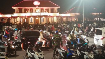 Surabaya Mulai Pulih Sehari Usai Gedung Grahadi Dibakar Massa Aksi, Pedagang Mulai Berjualan Lagi