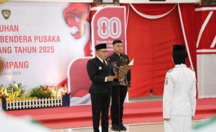 Pengukuhan Paskibraka Kabupaten Sampang, Bupati Slamet Junaidi Berpesan untuk Menjadi Contoh Generasi Muda