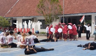 Generasi Muda SMAN 1 Sampang Menampilkan Semangat Nasionalisme melalui Parade Kemerdekaan