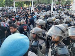 Aksi Demo di DPRD Sulut Ricuh, Massa Sempat Kocar-Kacir Usai Insiden Lemparan