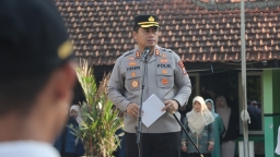 Kapolres Nganjuk Jadi Pembina Upacara di SMKN 1, Ajak Pelajar Tidak Terprovokasi Situasi Terkini