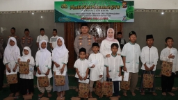 Polres Nganjuk Peringati Maulid Nabi, Santuni Yatim Piatu dan Warga Kurang Mampu