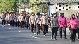 Kapolres Nganjuk Ajak Anggota Jalan Sehat 5 KM, Cara Sehat Jaga Kebugaran Sekaligus Patroli Sapa Warga