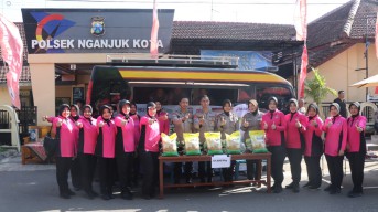 Polres Nganjuk Gelar Pasar Murah di Car Free Day, Beras SPHP Bulog Diserbu Warga