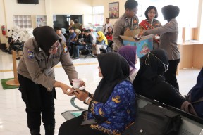 Siapkan Makanan Gratis untuk Pemohon SKCK, Polres Mojokerto Kota Hadirkan Layanan Prima yang Humanis
