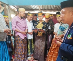 Masyarakat Desa Cikoang Peringati Maulid Nabi Muhammad SAW Dengan Meriah dan Unik