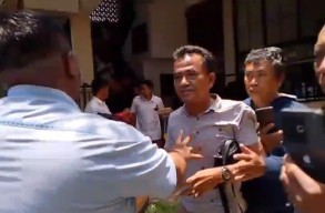Bahaya ! Preman Berkedok Ajudan Tersangka Korupsi Hibah Jatim Hadang Wartawan! Kebebasan Pers Tercoreng