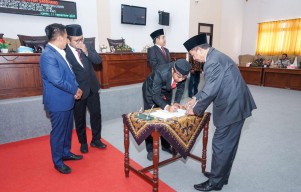 Raperda Rencana Induk Pembangunan Kepariwisataan Daerah Tahun 2025-2040 Disahkan