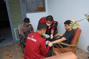 Brimob Polda Jatim Buka Layanan Kesehatan Gratis di Ponpes Al Khoziny Sidoarjo