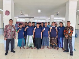Bersih dari Narkoba: 24 Warga Binaan Lapas Narkotika Pamekasan Lolos Tes Urine Tanpa Catatan