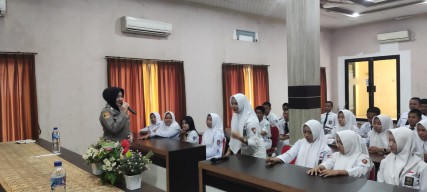 Satresnarkoba Polres Pasuruan Gelar Penyuluhan Bahaya Narkoba di SMKN 1 Beji