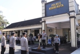 Thumbnail Kapolres Kediri Kota Kukuhkan Pamapta Layanan yang Cepat dan Profesional untuk Masyarakat Kapolres Kediri Kota Kukuhkan Pamapta Layanan yang Cepat dan Profesional untuk Masyarakat