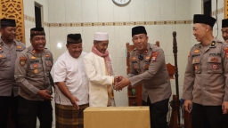 Thumbnail Safari Subuh di Loceret, Kapolres Nganjuk Ajak Warga Perkuat Iman dan Waspadai Hoaks Safari Subuh di Loceret, Kapolres Nganjuk Ajak Warga Perkuat Iman dan Waspadai Hoaks