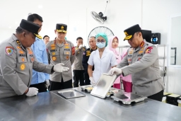 Thumbnail Pentingnya Inovasi Menu Bergizi Lokal dengan Rasa yang Disukai Anak-anak Penerima Manfaat SPPG Plawa Polda Bali Pentingnya Inovasi Menu Bergizi Lokal dengan Rasa yang Disukai Anak-anak Penerima Manfaat SPPG Plawa Polda Bali