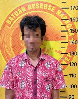 Thumbnail Satresnarkoba Polres Sumenep Tangkap Dua Pengedar Sabu, Puluhan Poket Disita Satresnarkoba Polres Sumenep Tangkap Dua Pengedar Sabu, Puluhan Poket Disita