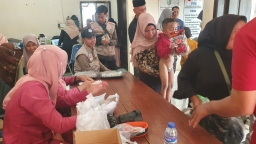 Kolaborasi Damkar, RS Qona'ah, PMI, dan Baznas: Khitanan Masal Jadi Momentum Edukasi Pencegahan Kebakaran di Sampang