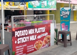 Thumbnail Potato Mix Platter Sampang Hadir Bawa Sensasi Camilan Juara, Tawarkan Paket Lengkap di Depan Pasar Rongtengah Potato Mix Platter Sampang Hadir Bawa Sensasi Camilan Juara, Tawarkan Paket Lengkap di Depan Pasar Rongtengah