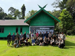 Kapolsek Marikit Pimpin Pengamanan dan Pengawalan Duta Besar Denmark untuk Indonesia Pelapasliaran Oranghutan