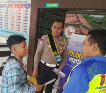 Anggota Samsat Surabaya Utara, Tingkatkan Kesadaran Masyarakat Melalui Pelayanan Samsat Wajib Pajak