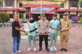 Kapolres Probolinggo Beri Penghargaan Dua Atlet Arung Jeram yang Melawan Begal