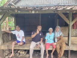 Camat Cimanggu Hj Encun Sunayah,SKM,MM Ke Desa Tangkilsari Kecamatan Cimanggu
