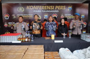 Polres Tulungagung Ungkap Jaringan Penjualan Miras COD Berbasis Media Sosial