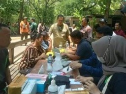 Silaturahmi Kamtibmas Polres Nganjuk di Warung Kopi Rondo Kuning, Bahas Keamanan Desa dengan Suasana Santai