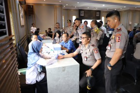 Polresta Malang Kota dan Serdik Sespimma Gelar Donor Darah di Hari Kesehatan Nasional 2025
