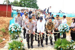 Polri Pertegas Peran Aktif Dalam Astacita Pada Topping off Sekolah, Peresmian Masjid di SMA Kemala Taruna Bhayangkara