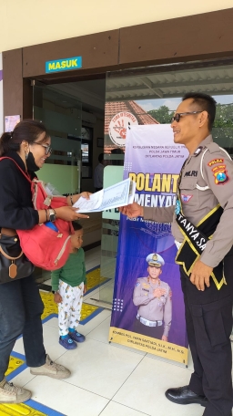 Tetap Semangat Anggota Petugas Samsat Utara, Gelorakan Polantas Menyapa, dengan 3S Kepada Wajib Pajak