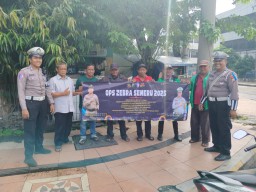 Tingkatkan Disiplin Berlalu-lintas Polres Pelabuhan Tanjung Perak Sosialisasi Ops Zebra Semeru 2025 Sasar Pengemudi Ojol