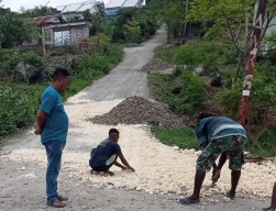 Kerinduan Warga RT 23 Untuk Memiliki Jalan Yang Lebih Layak Akhirnya Terjawab 