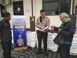 Layanan Wajib Pajak Kini Lebih Dekat, Ramah, dan Cepat, Polantas Menyapa Hadir di Samsat Surabaya Utara