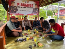 Ngopi Bareng Awak Media, Polres Pasuruan Ajak Wartawan Tangkal Hoaks