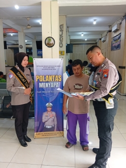 Lewat Program Polantas Menyapa, Samsat Surabaya Utara, Layanan Humanis Petugas untuk Warga Wajib Pajak