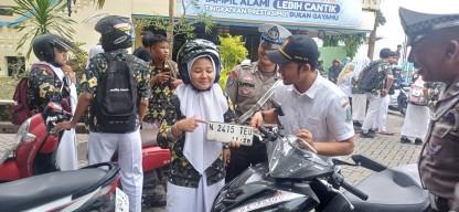 Operasi Zebra 2025, Satlantas Polres Pasuruan Tertibkan Kendaraan Pelajar di SMAN 1 Pandaan