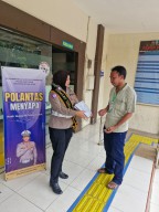 Cepat dan Mudah: Petugas Pelayanan Siap Bantu dan Arahkan Wajib Pajak di Samsat Surabaya Utara