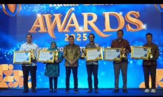 Bupati Pandeglang Terima Penghargaan Kepala Daerah Inovatif dari Radar Banten