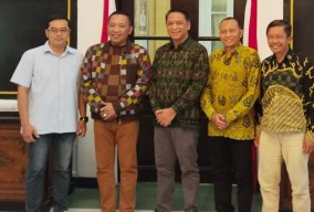Jalin Silahturahmi, Rektor UNITRI Malang Kunjungi Bupati Sampang di Pendopo Trunojoyo