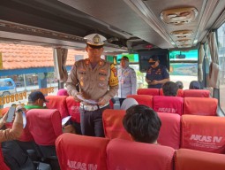 Operasi Zebra Semeru 2025: Satlantas Polres Sampang Gelar Ramp Check Gabungan Bus di Terminal Trunojoyo